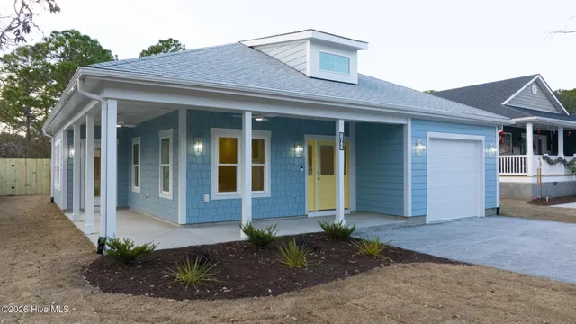 $685,000 | 165 Northwest 4th Street, Oak Island, NC 28465