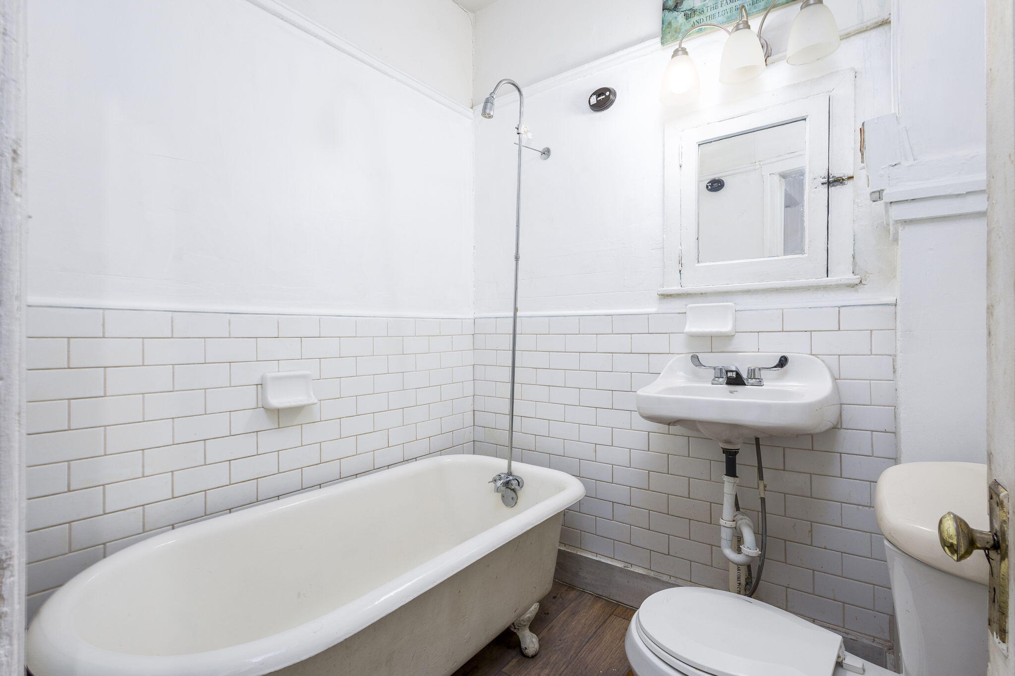 1565 West Grand Boulevard, Unit 4 Detroit, MI 48210 - Photo 6 of 16 4 Bathroom v1