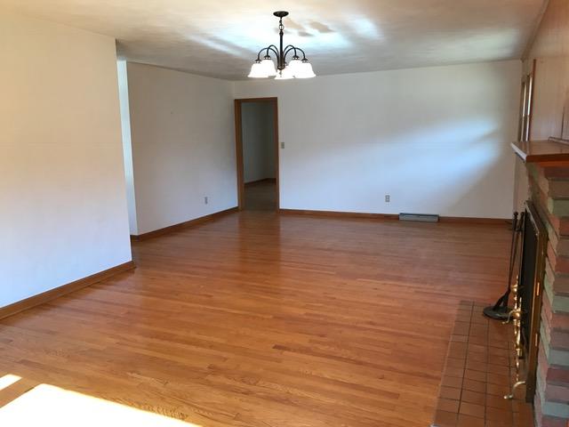 7918 Dunlap Creek Road Covington, VA 24426 - Photo 3 of 26 Large Liv Room