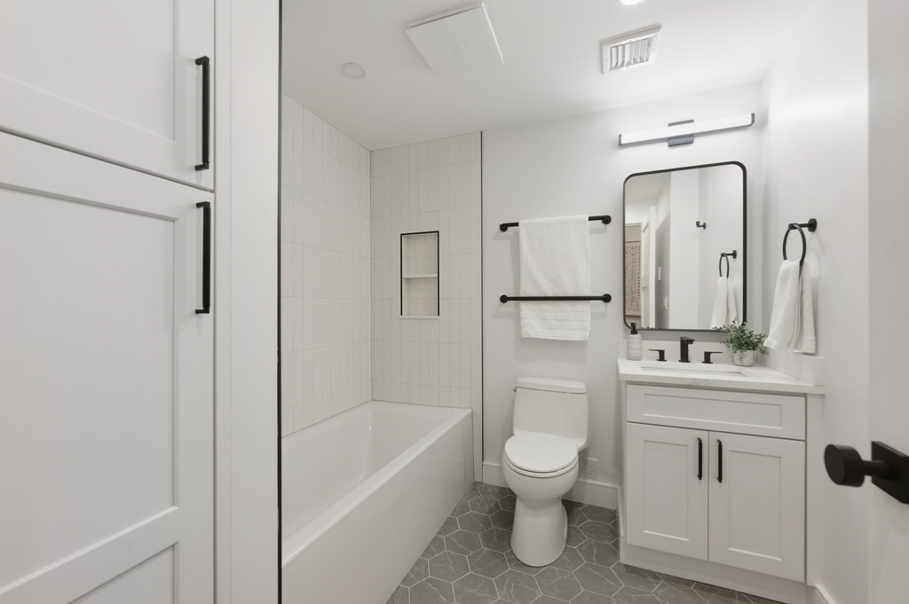 94 St Botolph Street, Unit 1 Boston, MA 02116 - Photo 21 of 37 a bathroom with a toilet a sink and bathtub