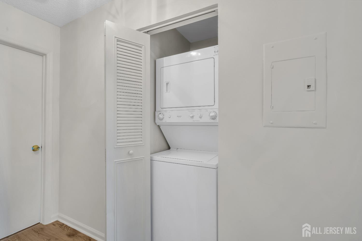 130 Edpas Road New Brunswick, NJ 08901 - Photo 6 of 18 a utility room with dryer and washer