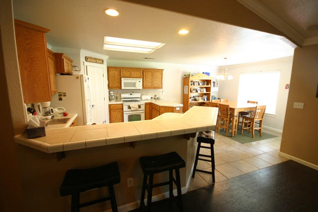 2681 Rhinestone Way Redding, CA 96001 - Photo 3 of 4 Kitchen