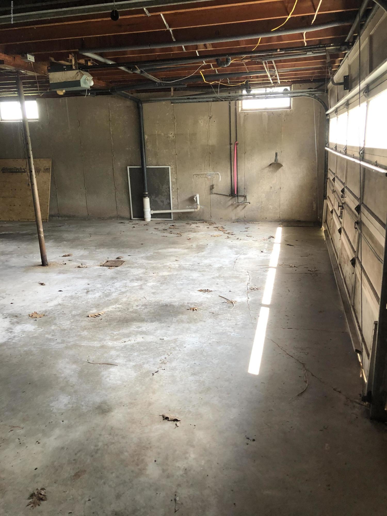 571 Spring Hill Road Moscow, PA 18444 - Photo 18 of 29 a view of a garage