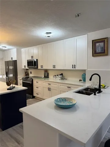 $2,400 | 2599 Dolly Bay Drive, Unit 206, Palm Harbor, FL 34684