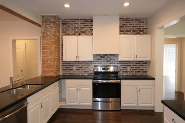 $2,895 | 823 Grandview Avenue, Dallas, TX 75223