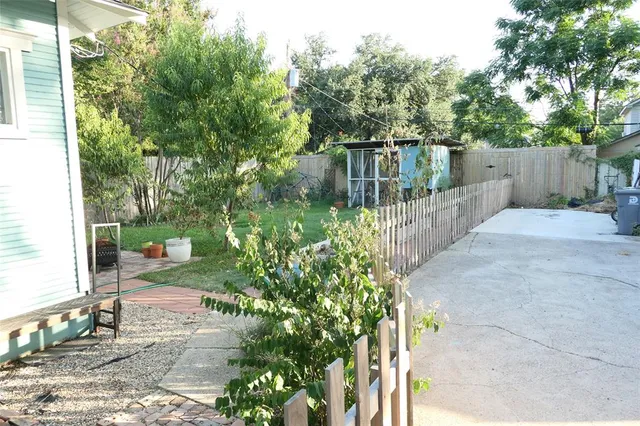 $2,895 | 823 Grandview Avenue, Dallas, TX 75223