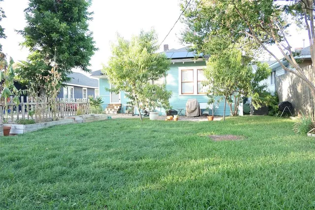 $2,895 | 823 Grandview Avenue, Dallas, TX 75223