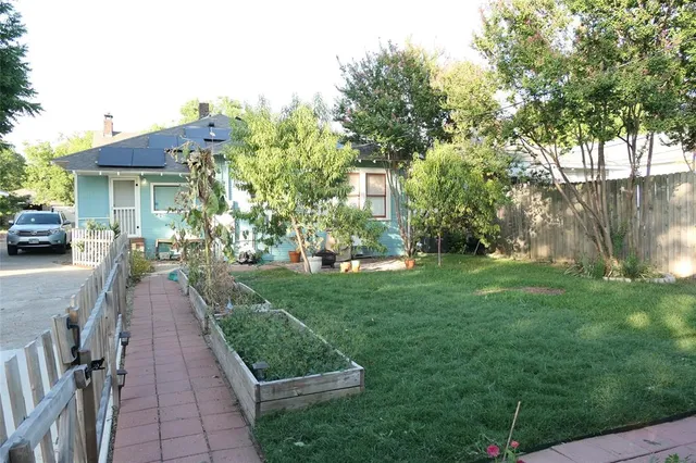 $2,895 | 823 Grandview Avenue, Dallas, TX 75223