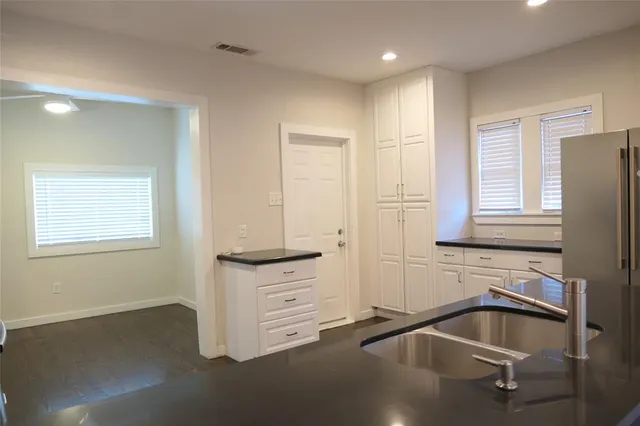 $2,895 | 823 Grandview Avenue, Dallas, TX 75223