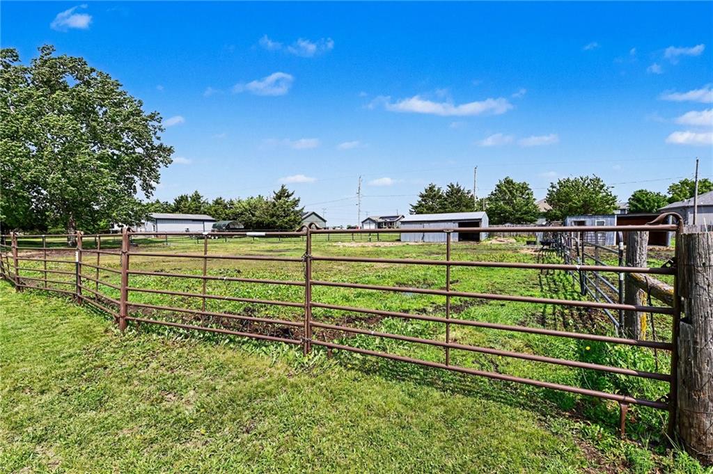 1301 West 8th Street Edgerton, KS 66021 - Photo 17 of 38