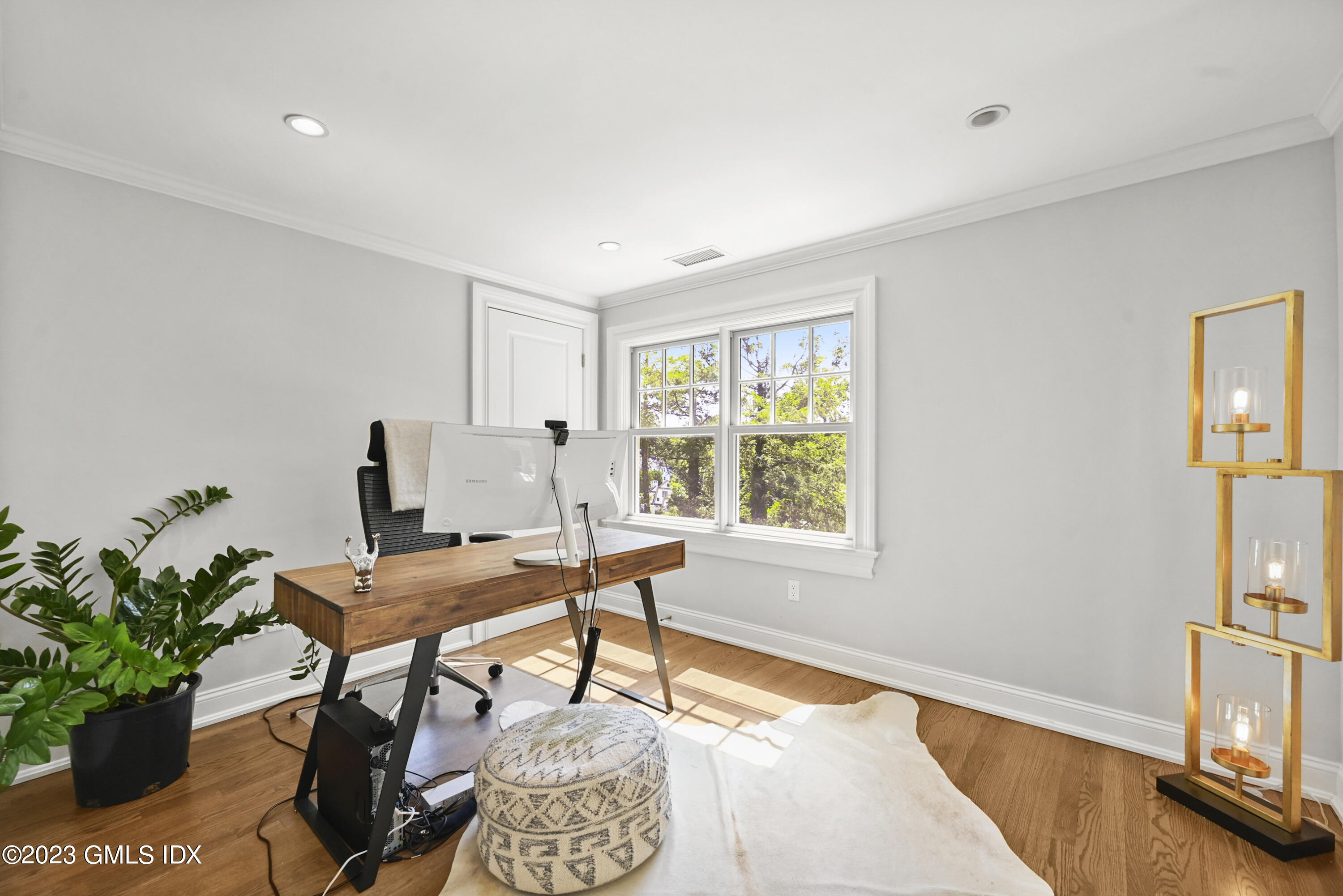 36 Evergreen Road Greenwich, CT 06830 - Photo 23 of 42 a workspace with furniture and a potted plant