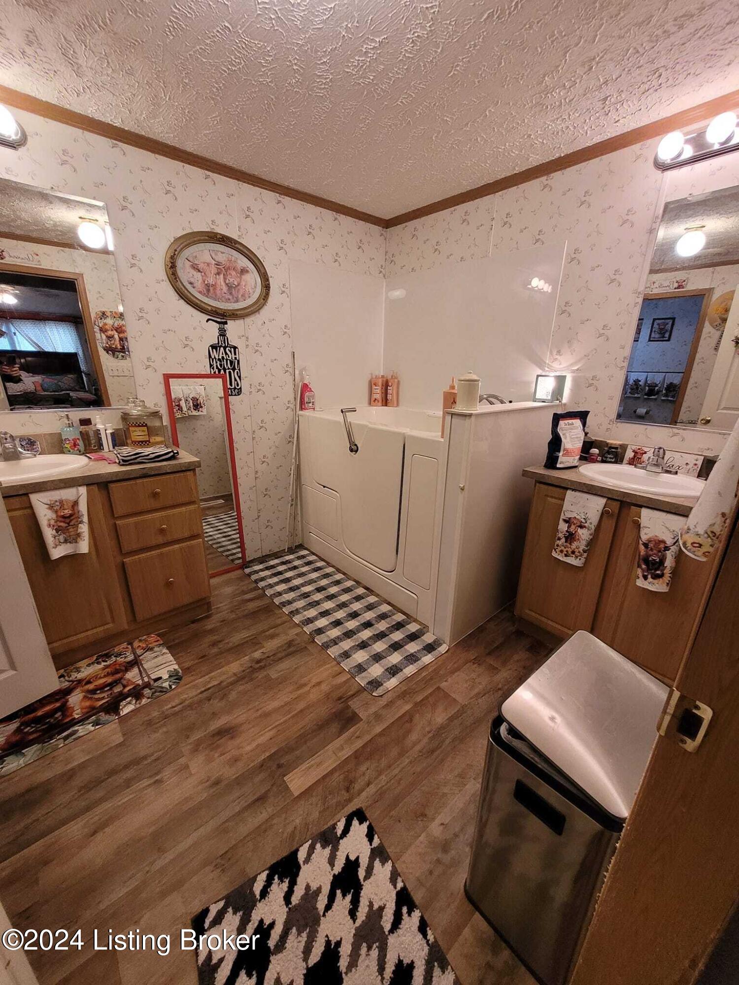 1773 Kings Ridge Road Carrollton, KY 41008 - Photo 15 of 21 1773 PRIMARY BATHROOM