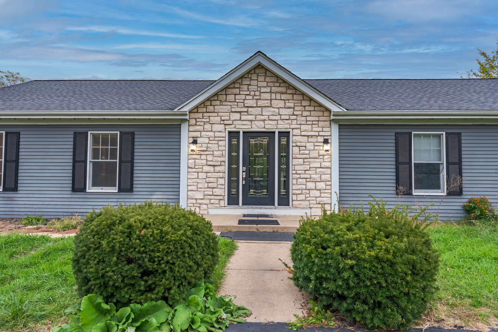 36W340 Huntley Road Dundee, IL 60110 - Photo 2 of 36 Gallery Image 2