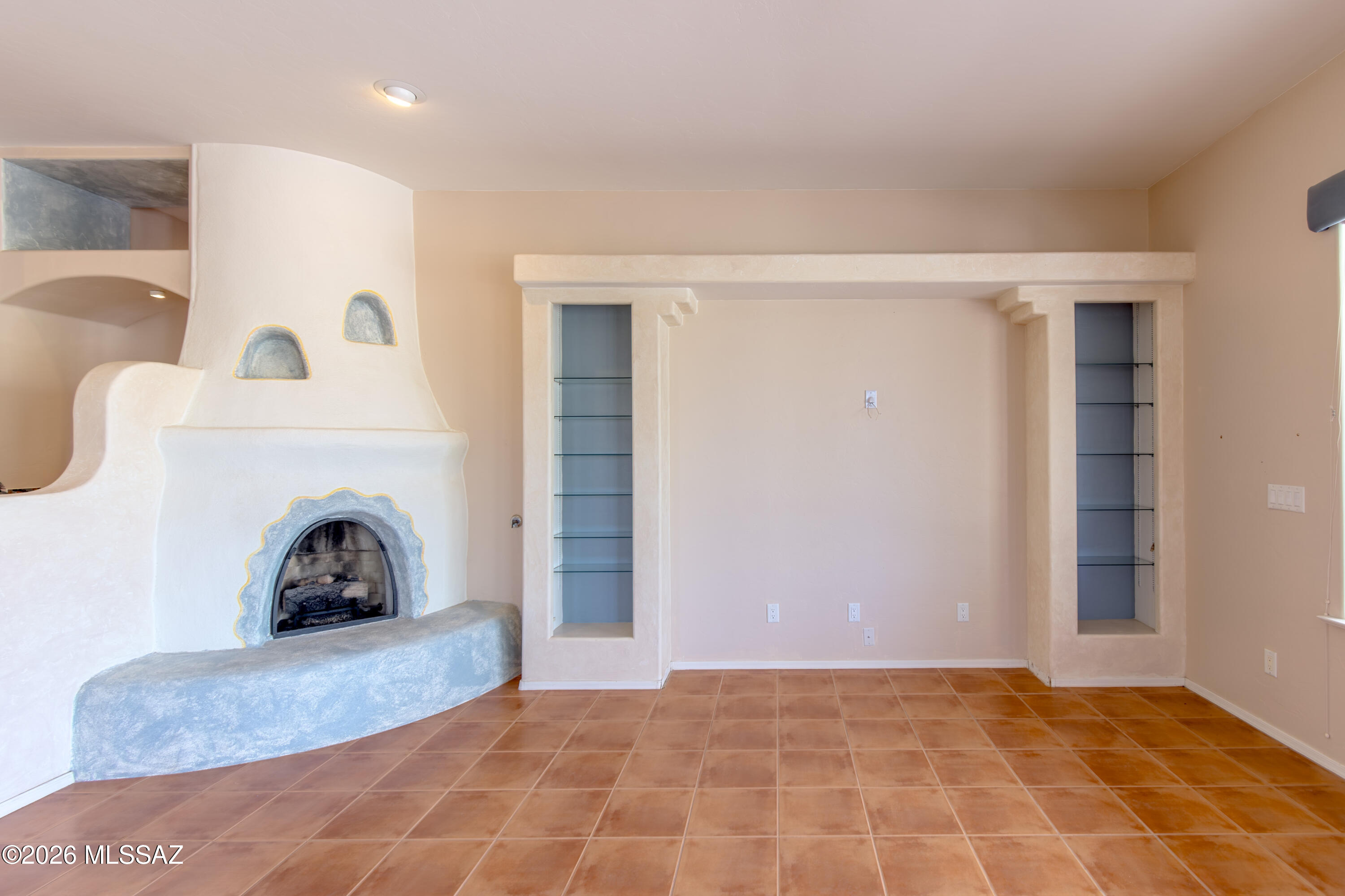 3002 West Oasis Road Tucson, AZ 85742 - Photo 10 of 49 Great Room and Built Ins 3002