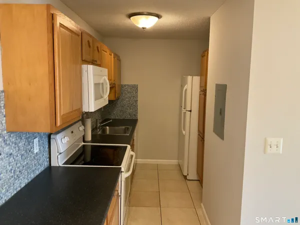 $1,800 | 157 Woodland Drive, Unit 157, Cromwell, CT 06416