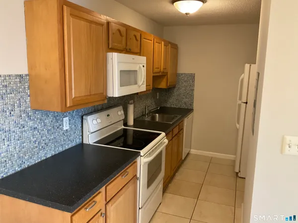 $1,800 | 157 Woodland Drive, Unit 157, Cromwell, CT 06416
