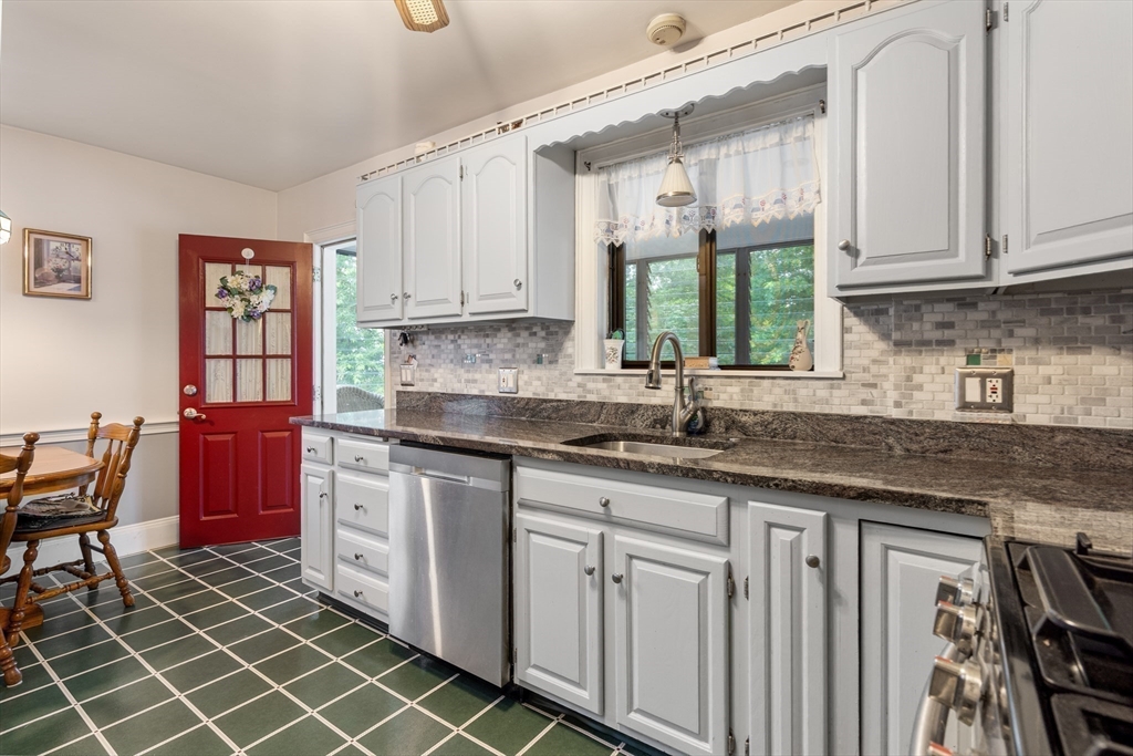 20 Rowe Street Milton, MA 02186 - Photo 9 of 25