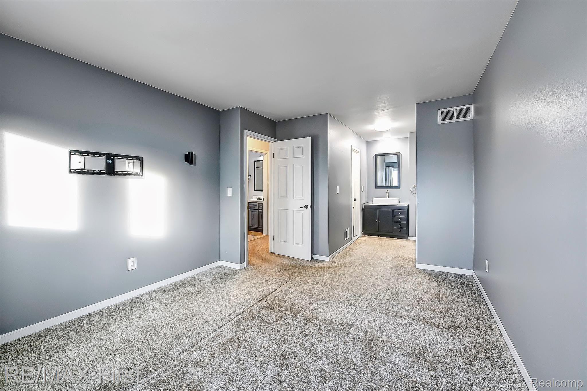 148 Stratford Lane Rochester, MI 48309 - Photo 16 of 23 master.jpg