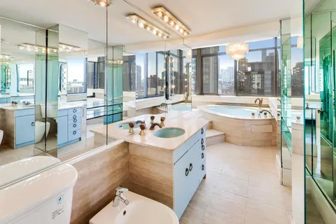 $1,350,000 | 1 East Schiller Street, Unit PHW, Chicago, IL 60610