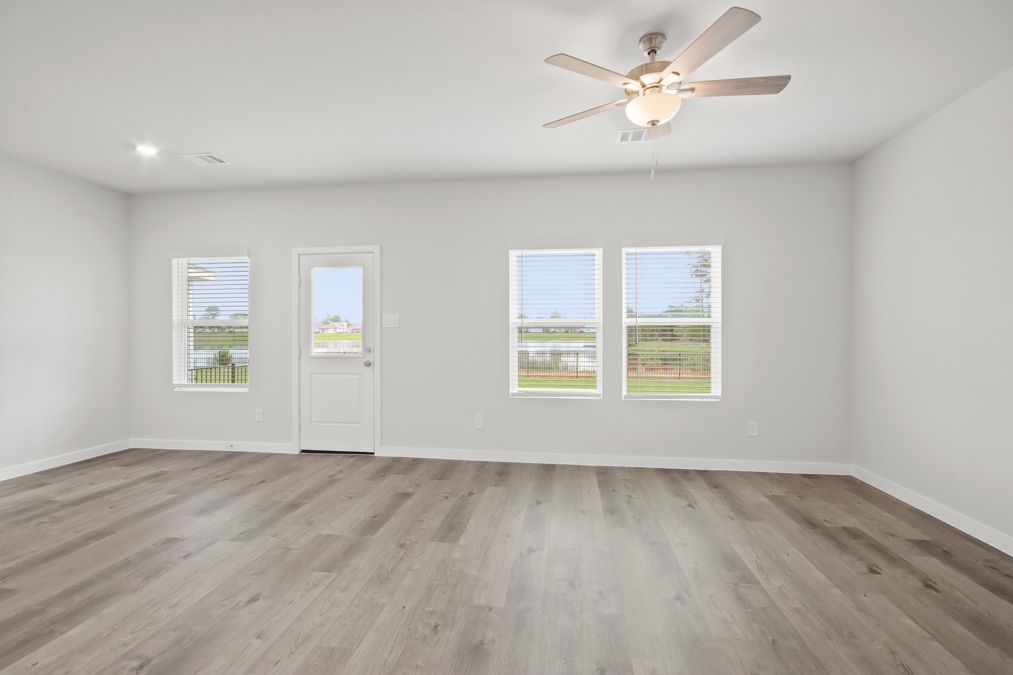 523 Shoreview Drive Conroe, TX 77303 - Photo 7 of 28