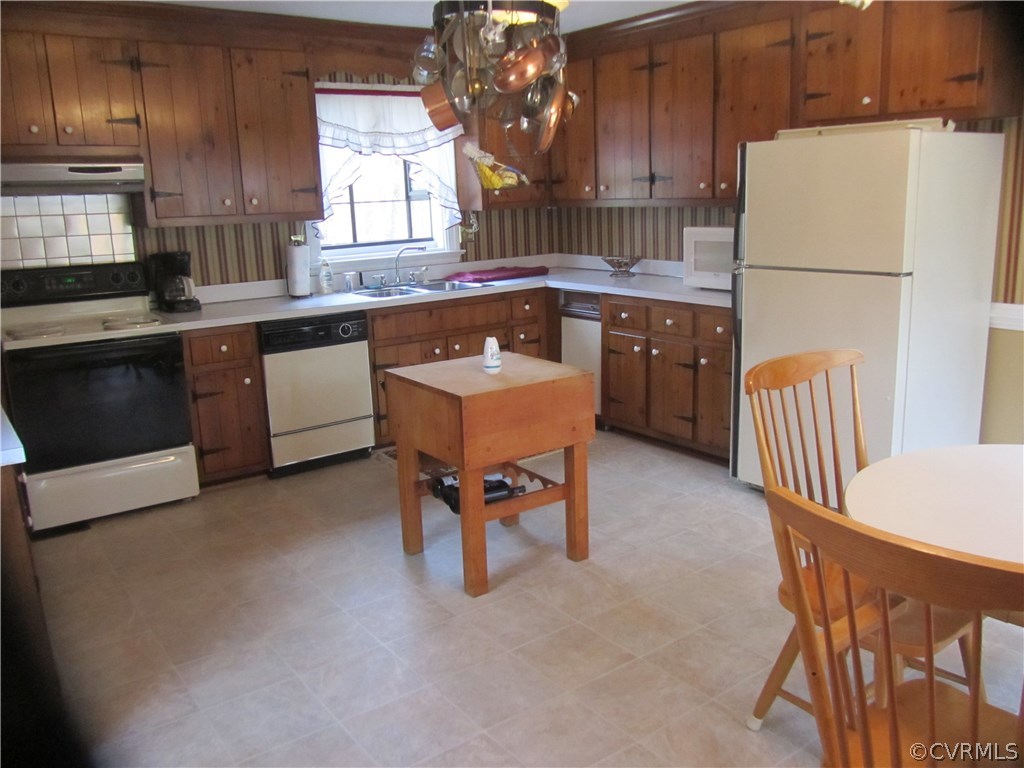 4010 North Hen Peck Road Quinton, VA 23141 - Photo 10 of 21 Gallery Image 10