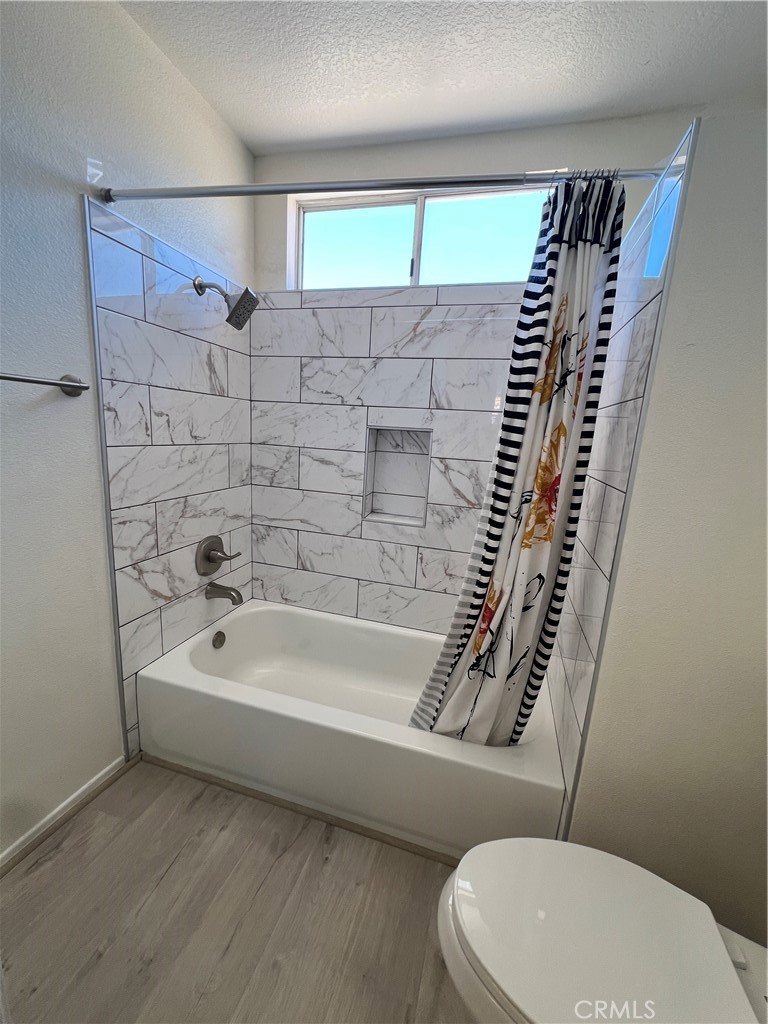9251 Middlefield Drive Riverside, CA 92508 - Photo 29 of 45 2nd Floor Bathroom