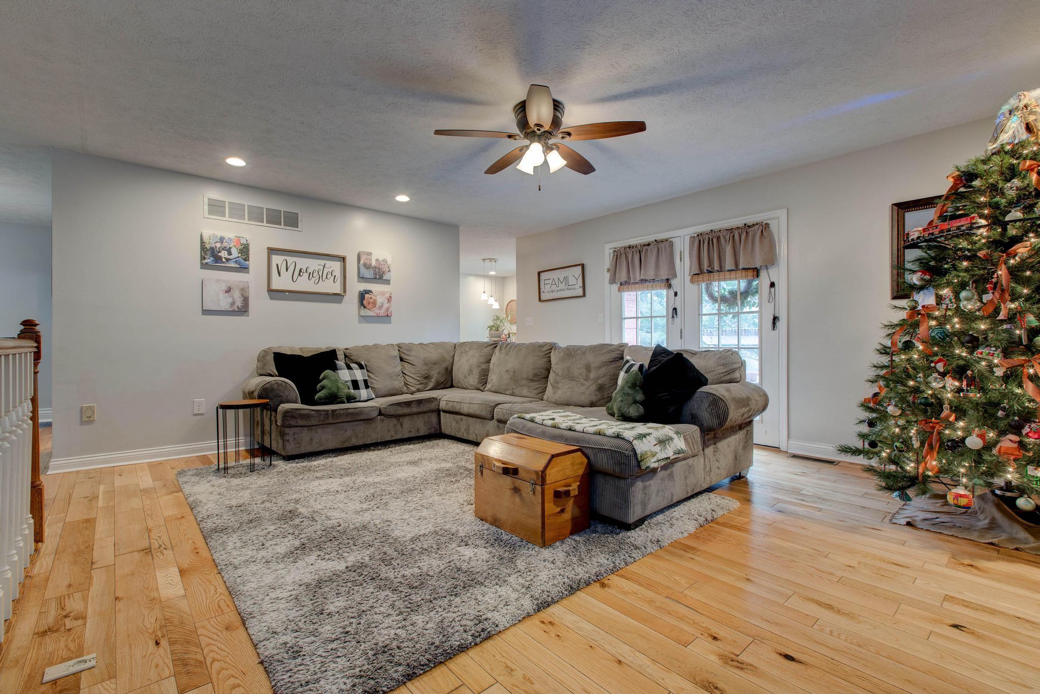 140 Maple Ridge Drive Mount Sterling, KY 40353 - Photo 10 of 37 Living Room