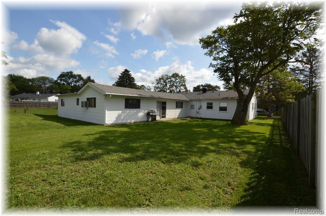 3212 Avon Manor Road Rochester, MI 48307 - Photo 31 of 41 Large fenced in yard for privacy.