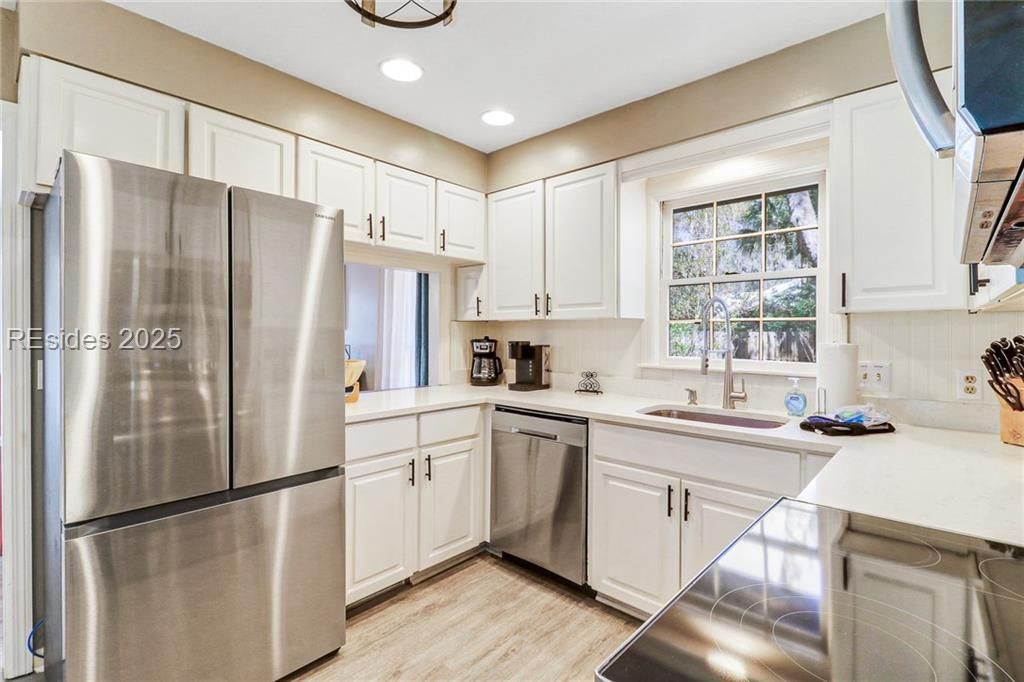 13 Mallard Road Hilton Head Island, SC 29928 - Photo 8 of 44 Stainless steel appliances throughout the kitchen