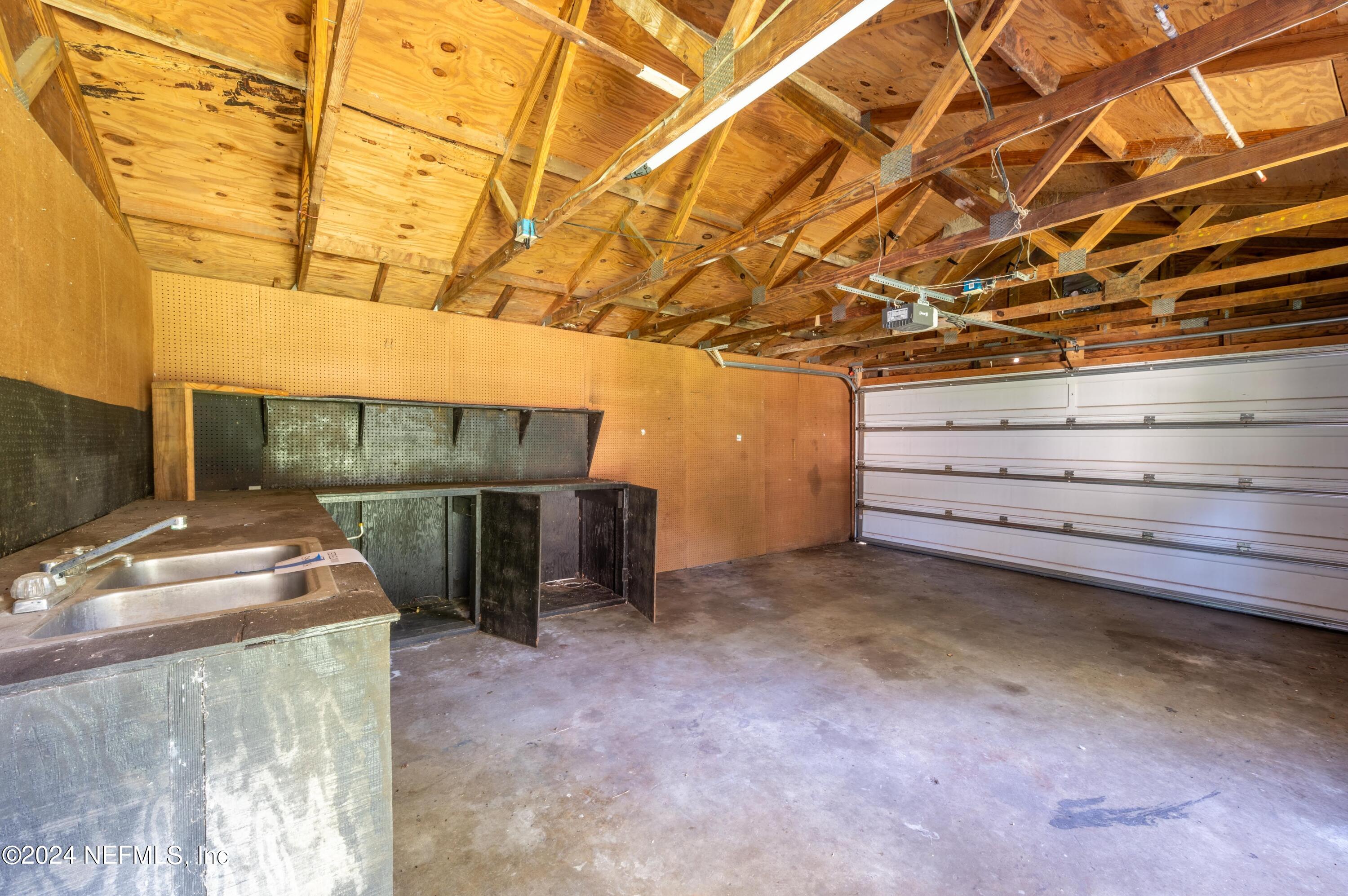 6101 Kenny Road Jacksonville, FL 32254 - Photo 27 of 32 Garage
