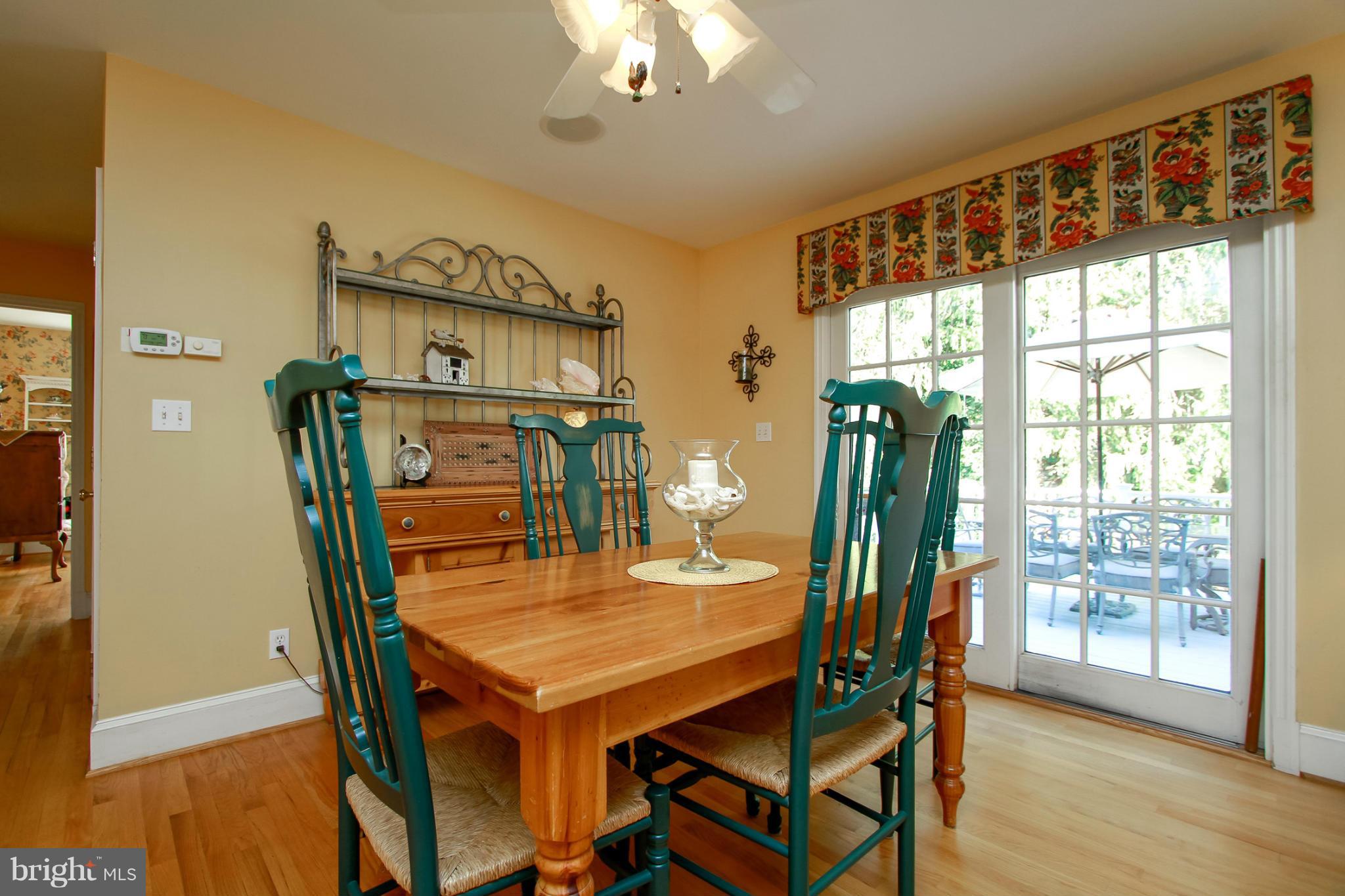 18 Linstead Road Severna Park, MD 21146 - Photo 10 of 30 Family Room Eating Area