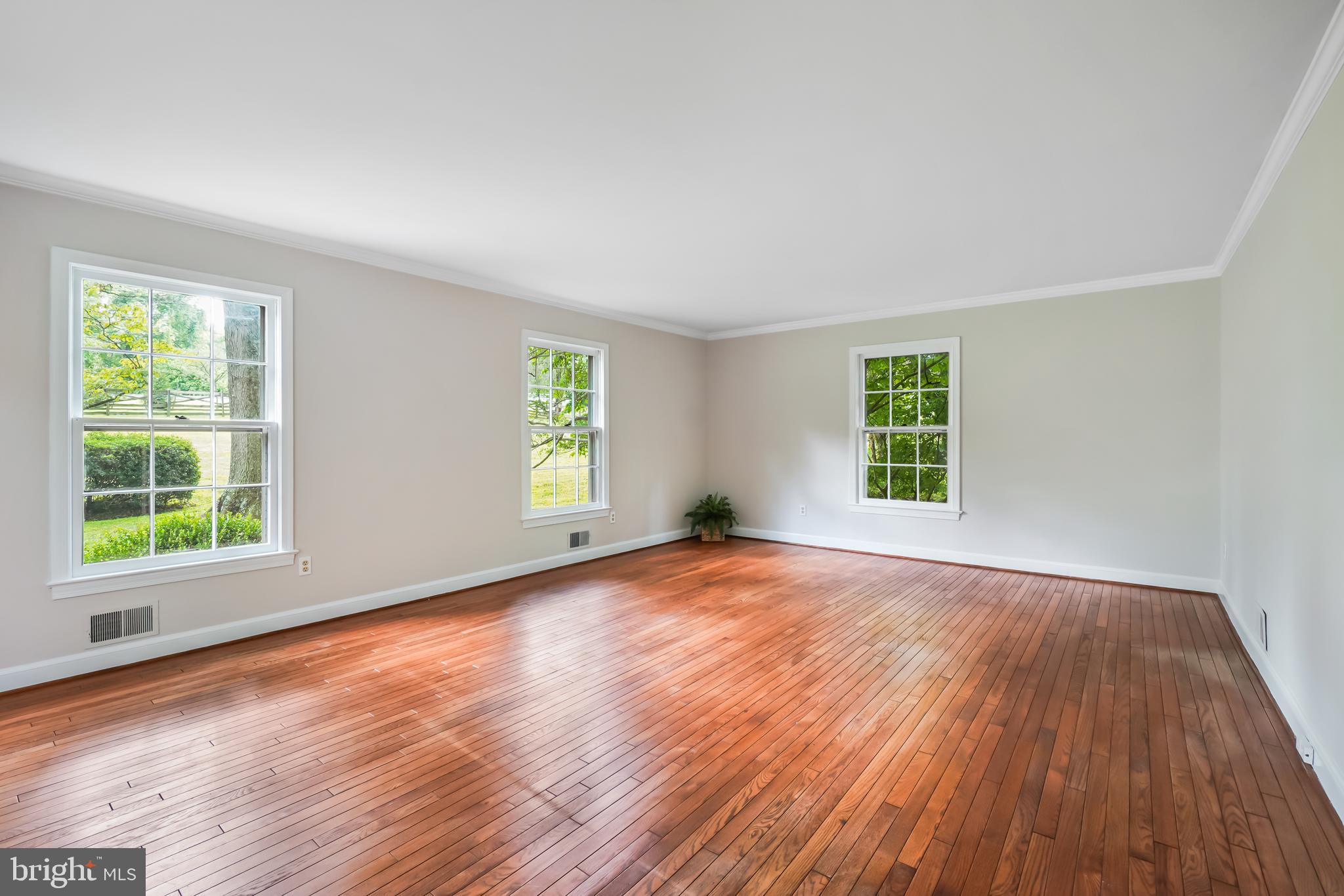 13621 Esworthy Road Germantown, MD 20874 - Photo 7 of 33 Gallery Image 7
