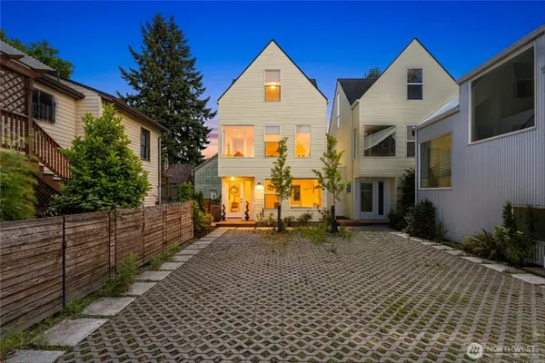 $875,000 | 1821 South Lane Street, Seattle, WA 98144
