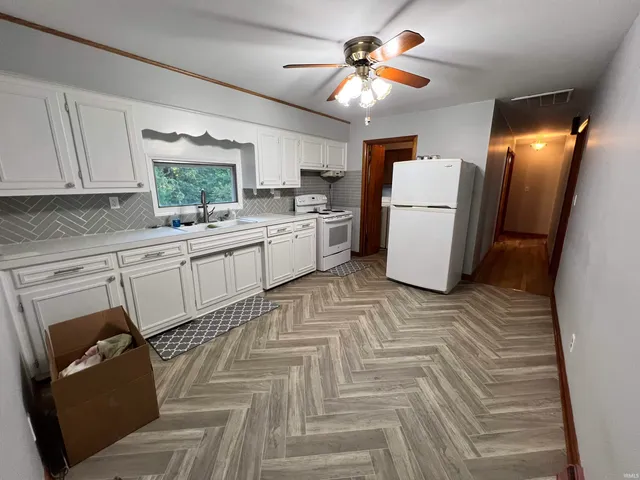 $189,900 | 144 Pineview Drive, Vincennes, IN 47591