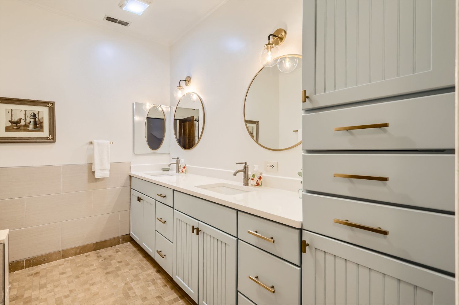 231 Gillick Street Park Ridge, IL 60068 - Photo 21 of 33 a bathroom with a double vanity sink and a mirror