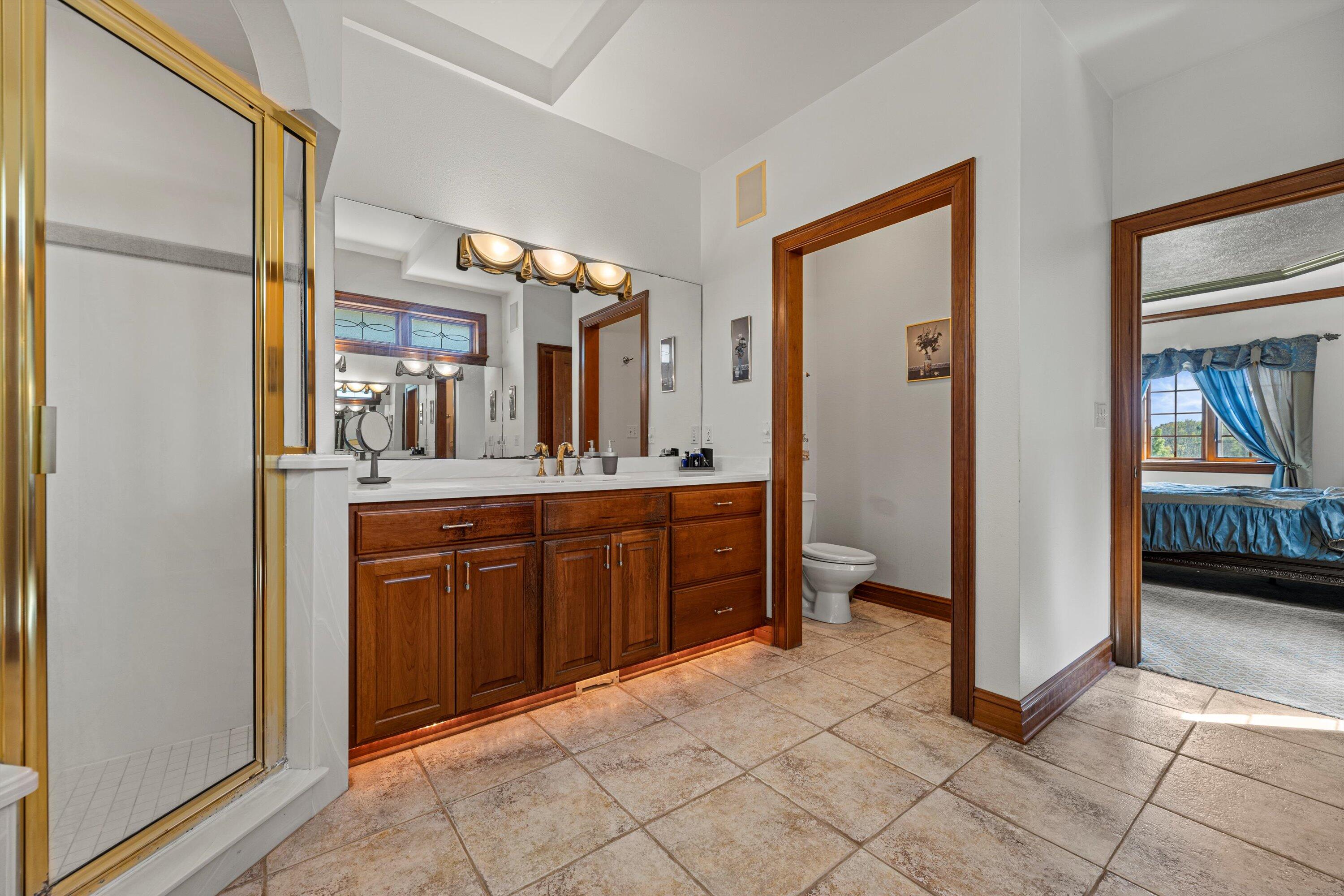 19475 Summerhill Lane Brookfield, WI 53045 - Photo 23 of 82 Primary Bathroom