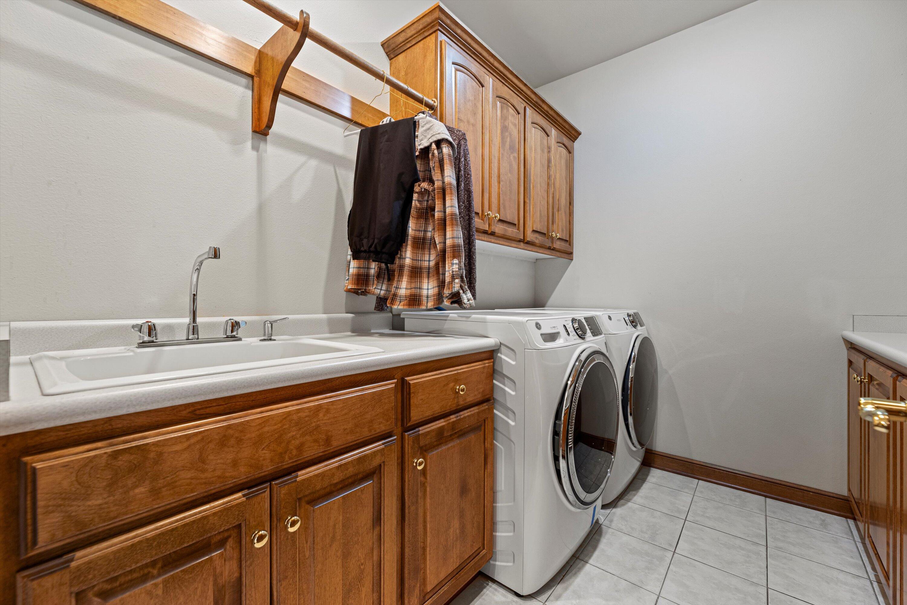 19475 Summerhill Lane Brookfield, WI 53045 - Photo 26 of 82 1st Floor Laundry