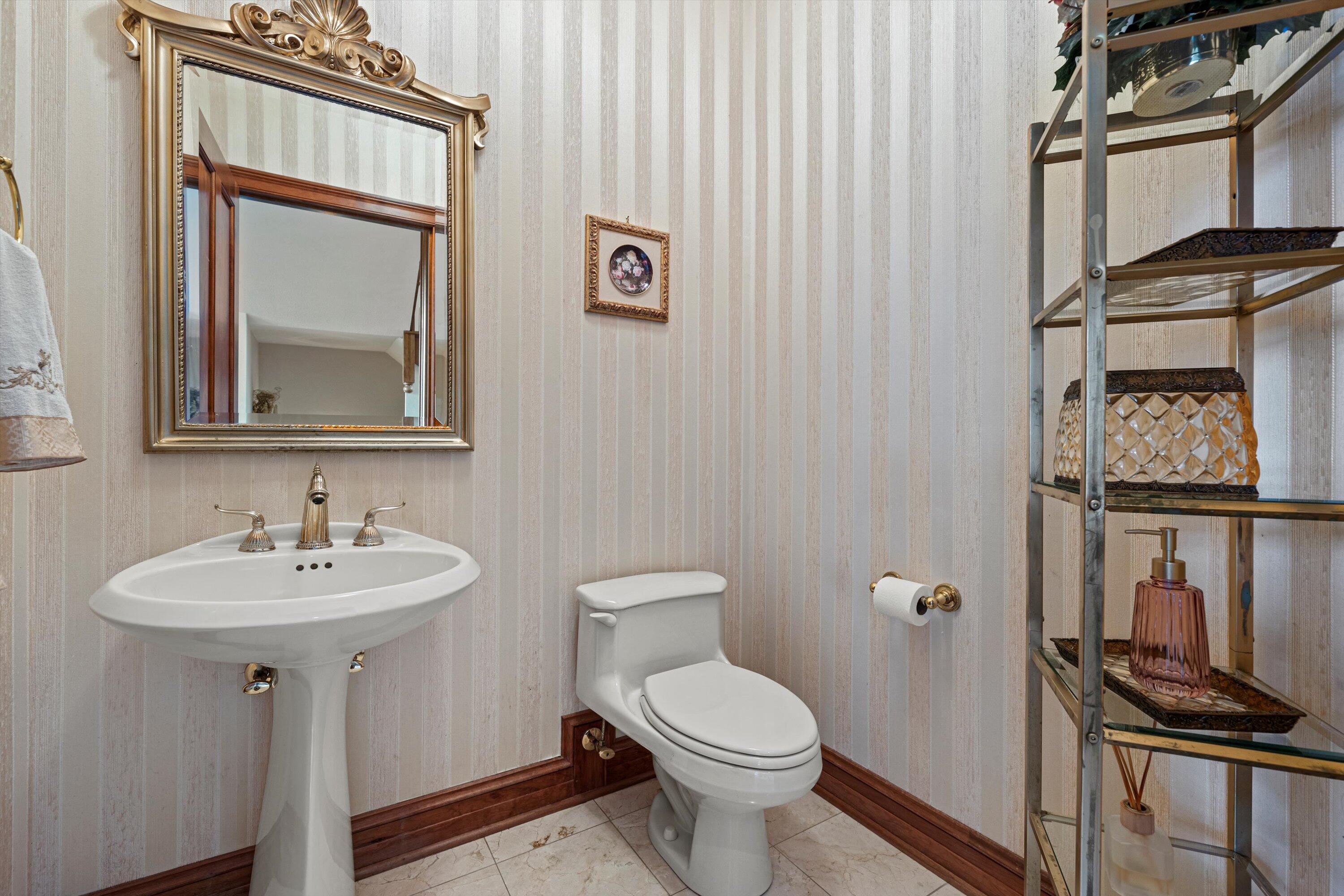 19475 Summerhill Lane Brookfield, WI 53045 - Photo 27 of 82 1st Floor Half Bath