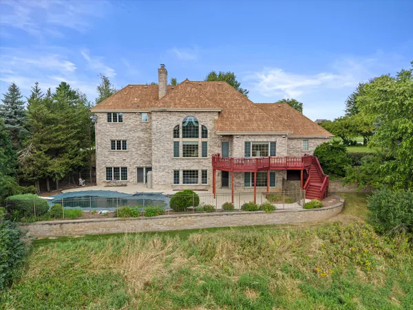 $1,675,000 | 19475 Summerhill Lane, Brookfield, WI 53045