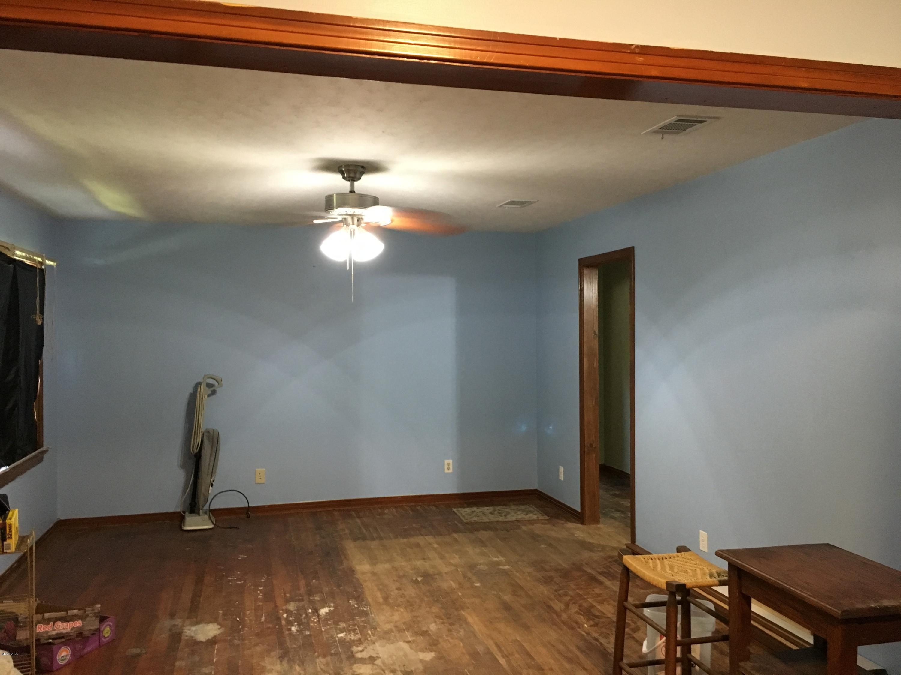 15576 Three Rivers Road Biloxi, MS 39532 - Photo 20 of 38 living room