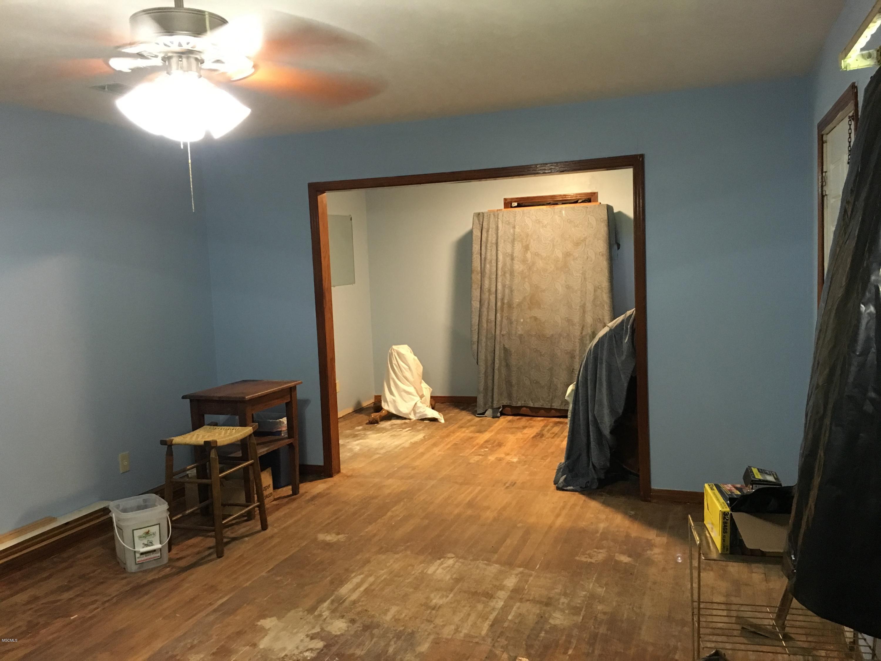 15576 Three Rivers Road Biloxi, MS 39532 - Photo 21 of 38 living room