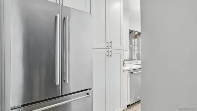 $1,299,000 | 8680 Villa La Jolla Drive, Unit 4, La Jolla, CA 92037