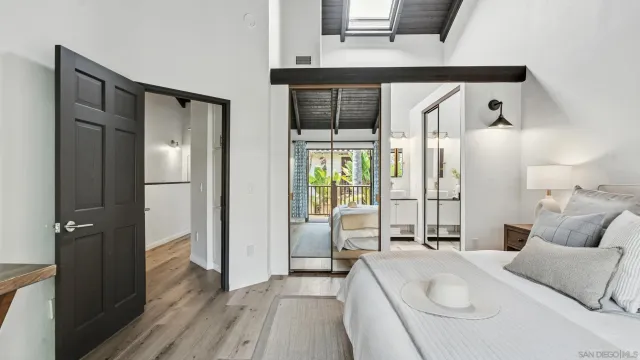 $1,299,000 | 8680 Villa La Jolla Drive, Unit 4, La Jolla, CA 92037