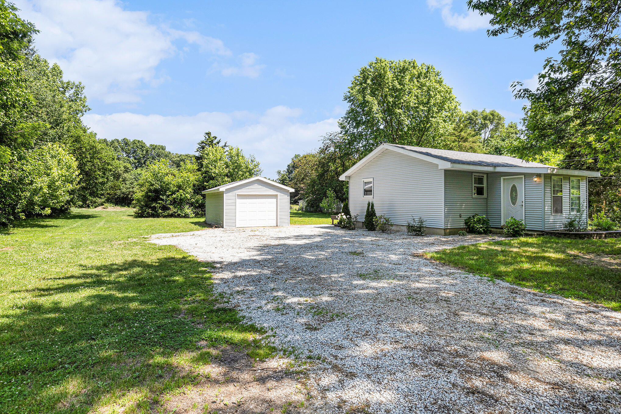 57857 Mitchell Road Three Rivers, MI 49093 - Photo 1 of 28 016_file_857