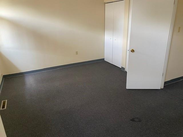 3266 Niagara Square Pittsburgh, PA 15213 - Photo 16 of 32 an empty room with a bench