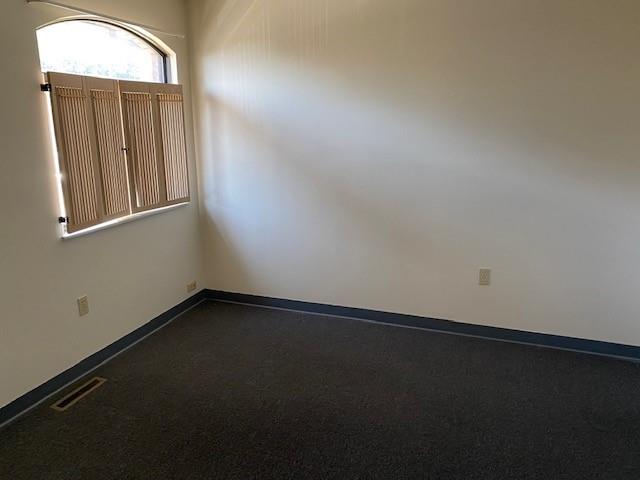 3266 Niagara Square Pittsburgh, PA 15213 - Photo 23 of 32 an empty room with a window