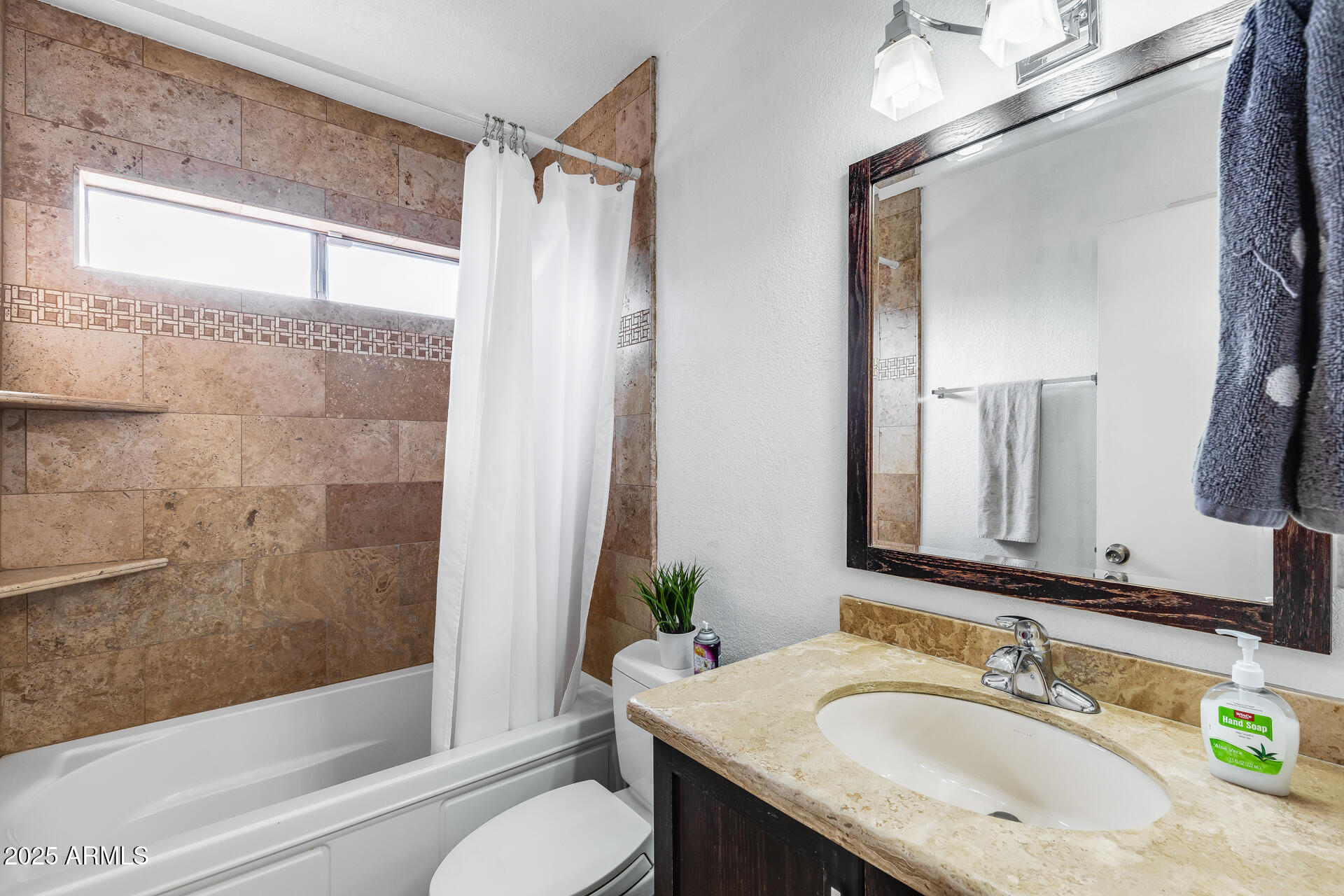 2102 West Marco Polo Road Phoenix, AZ 85027 - Photo 16 of 31 Secondary Bath