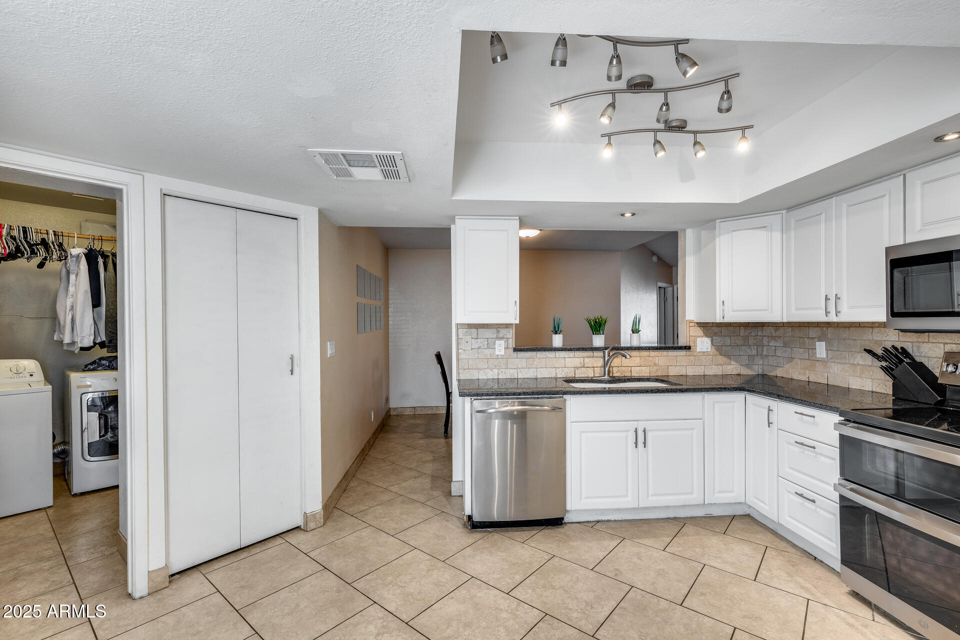 2102 West Marco Polo Road Phoenix, AZ 85027 - Photo 7 of 31 Spacious kitchen with pantry