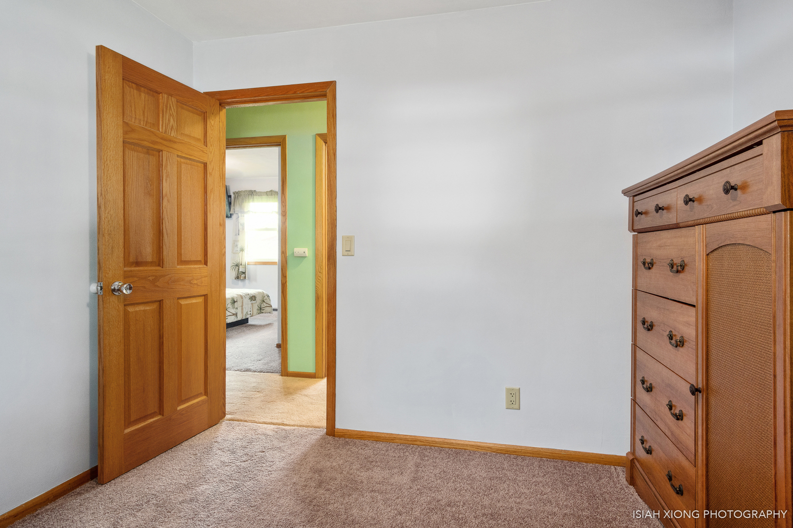 91 Neil Road Sugar Grove, IL 60554 - Photo 15 of 31 an entryway with a door