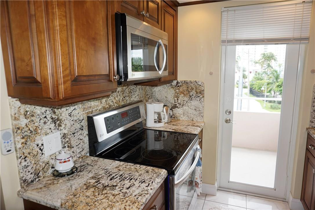 201 North Riverside Drive, Unit 301 Pompano Beach, FL 33062 - Photo 7 of 33 Photo 7
